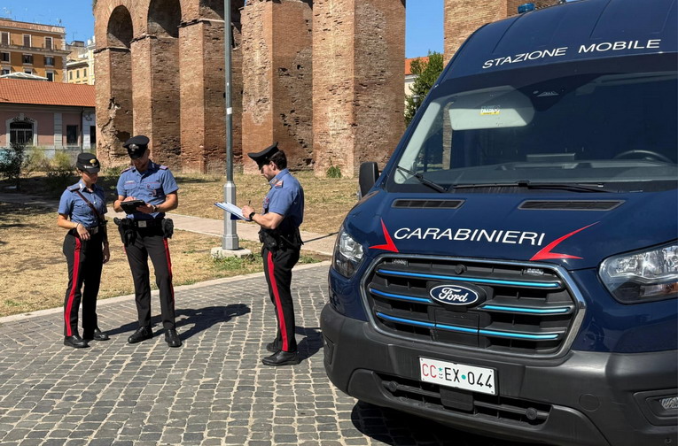 Stretta dei carabinieri dall’Esquilino al Tuscolano: 4 arresti e 5 denunce