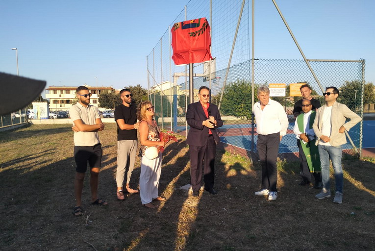 Passoscuro rende omaggio ad Alvaro Cirignano: intitolato a lui il campo da basket di Via Serrenti