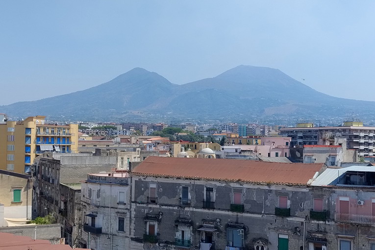 Fiamme sul Vesuvio, Coldiretti Napoli: A rischio la vendemmia del Lacryma Christi Dop e le attività agrituristiche