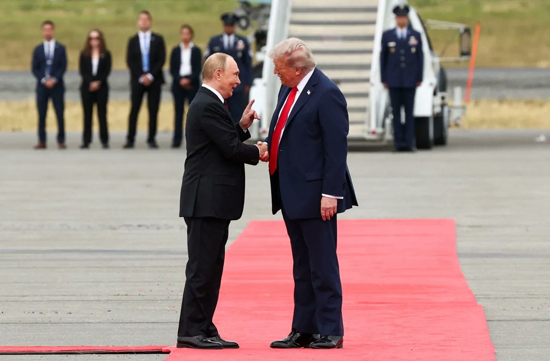 Trump-Putin, dall’Alaska strette di mano e sorrisi