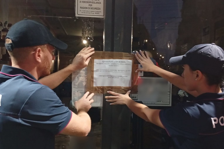 Torpignattara, serate abusive con pacchetto "ingresso+drink": chiuso locale dalla polizia