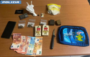 Fiumicino, pusher biker arrestato dalla polizia: deposti della droga in un sottotetto