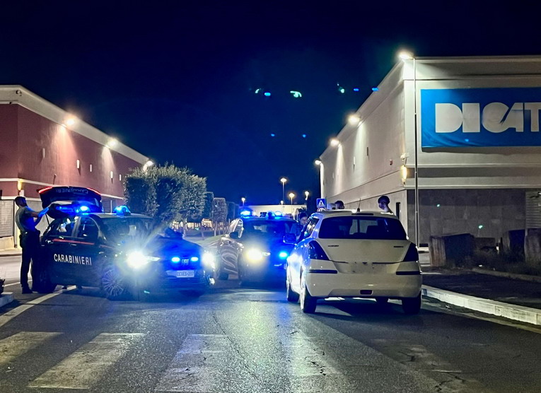 Fiumicino, controlli dei carabinieri per le corse clandestine a Parco Da Vinci