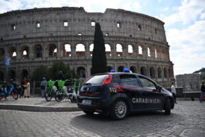 Roma, stretta dei carabinieri contro i borseggiatori: sette gli arresti