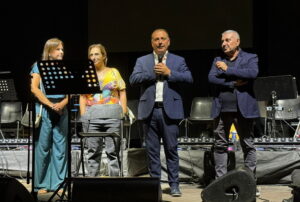 Grande musica ad Aranova: il concerto di Amedeo Minghi conquista il pubblico