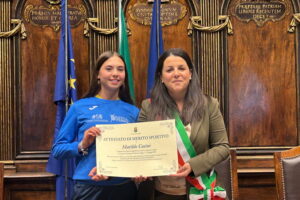 La sindaca Frontini conferisce attestato di merito sportivo alla campionessa di atletica leggera Matilde Casini