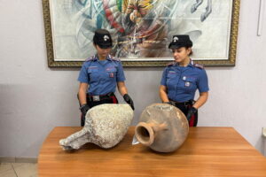 Due anfore romane tornano ad Anzio grazie ai carabinieri e alla sopraintendenza