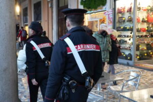 Roma, violenta rissa in via Giolitti tra tre uomini e una donna: quattro arresti
