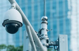Telecamere sotto l’albero: dopo due anni sbloccato il progetto di videosorveglianza nel Municipio IX