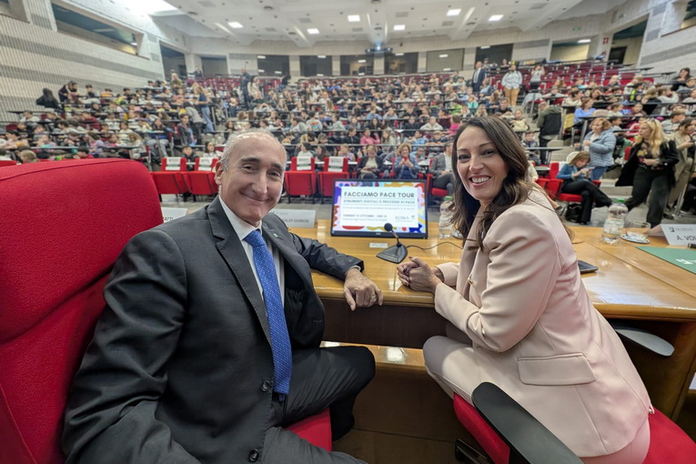 400 studenti delle scuole medie di Roma per la prima tappa di 'Facciamo Pace Tour'