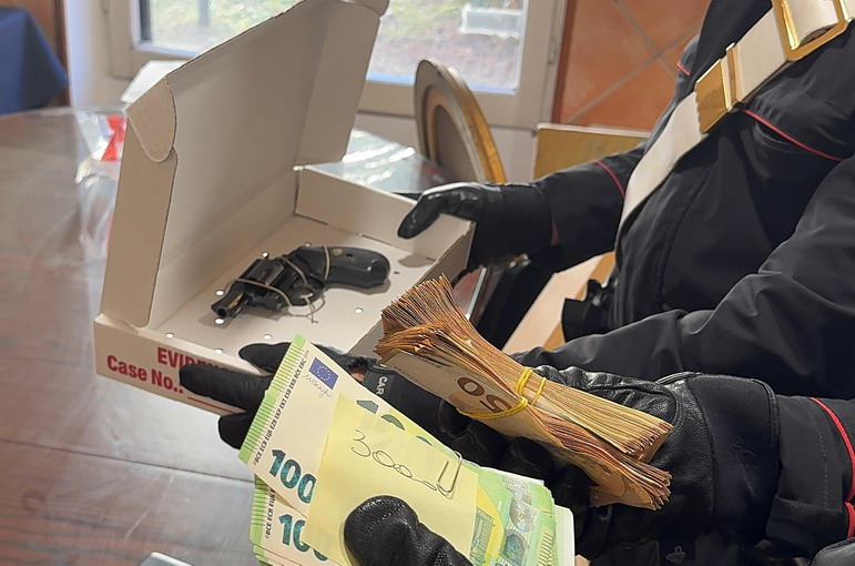Roma Capitale Roma, estorsione a consulente high tech: fermato pregiudicato ai domiciliari con un complice