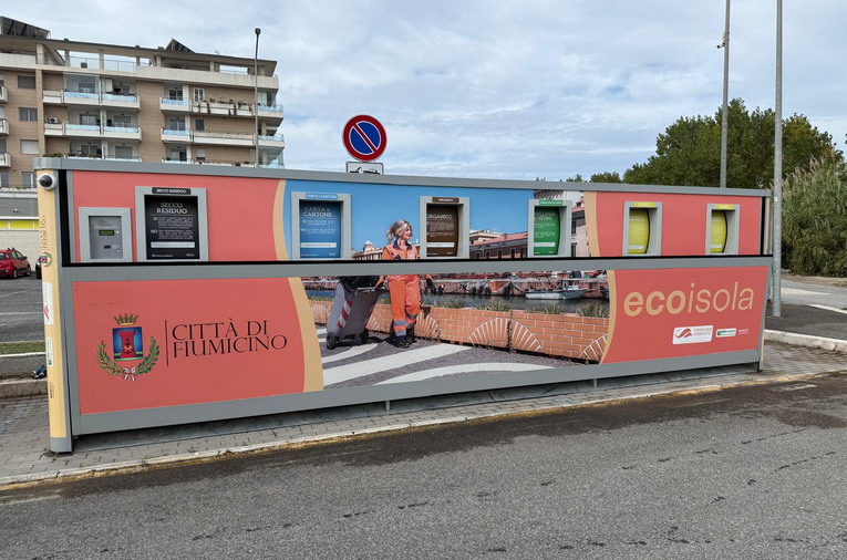 Fiumicino, nuove ecoisole sul territorio comunale: sopralluogo del Presidente del Consiglio e dell’Assessore all’Ambiente