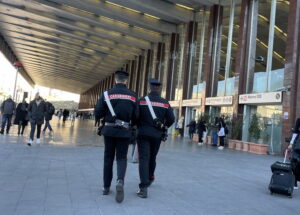 Roma, controlli straordinari alla stazione Termini: sei arresti per furto, rapina e uso indebito di carte di pagamento