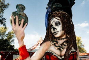 Il “Día de los Muertos” travolge la Campania: magia messicana e nuove date all’Umoya