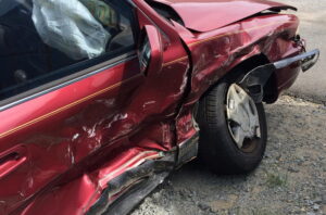 Il rapporto Dekra 2025 evidenzia progressi, tecnologie e criticità sulla sicurezza stradale: obiettivo Vision Zero, dati Istat in calo e focus sul fattore umano.