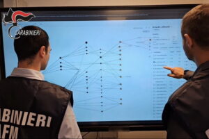 “Negrostore”, droga su Telegram pagata in bitcoin e spedita per posta, tre arresti tra Roma e Fiumicino