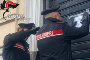 Anagni, i carabinieri notificano la sospensione dell’attività a una sala giochi del centro