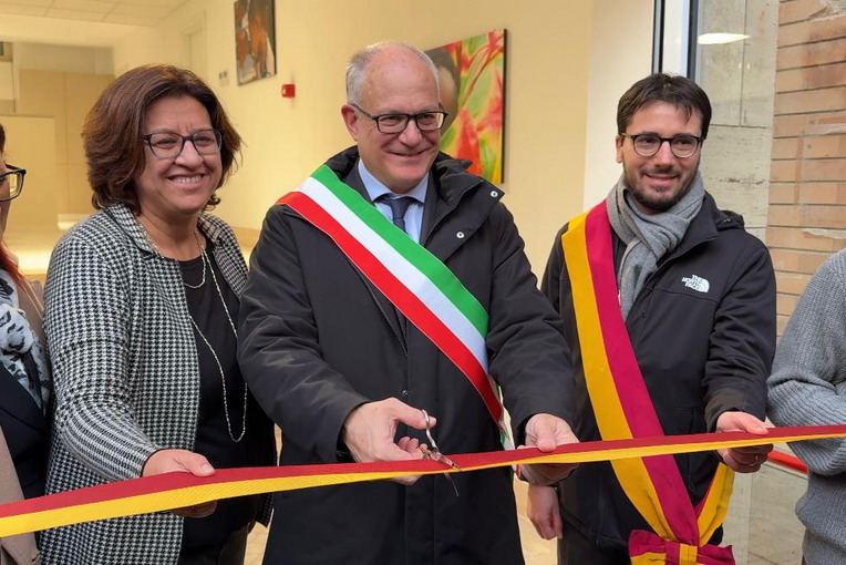 Roma inaugura Stazioni di Posta e Housing First PNRR: 220 nuovi posti per accoglienza e inclusione di persone fragili entro fine anno.