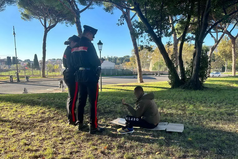 Roma, controllo straordinario dei Carabinieri in zona Esquilino