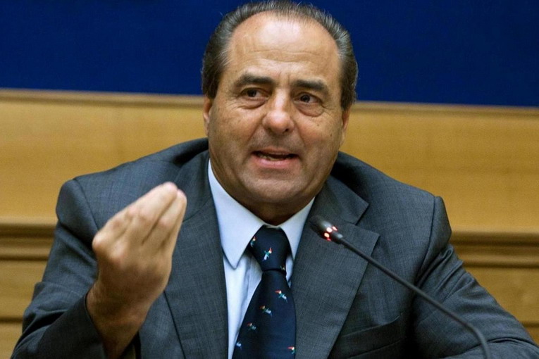 Dall'Italia Antonio Di Pietro: “Questa riforma non è il sogno di Berlusconi, ma una necessità per il Paese”