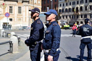 Gioco d’azzardo e abusivismo: sette persone denunciate e un arresto nei controlli della Polizia Locale di Roma