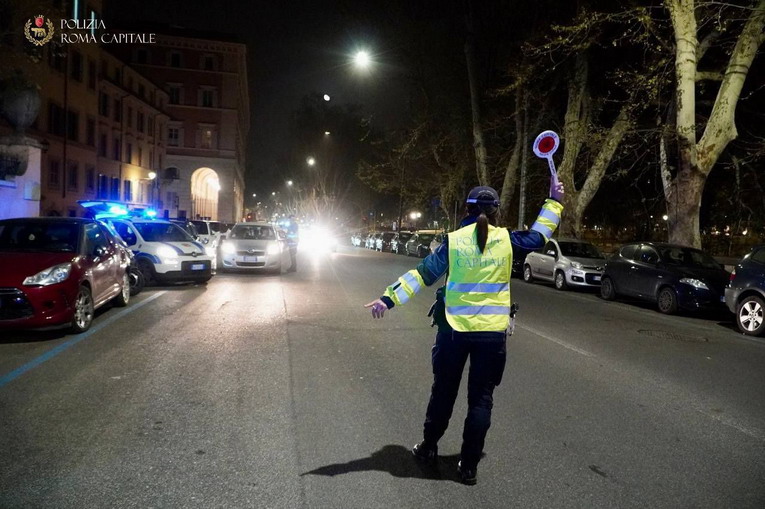 Movida, stretta della Polizia Locale su vendita irregolare di alcolici e guida pericolosa: accertati oltre 2000 illeciti
