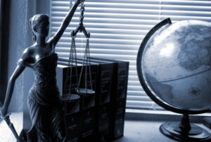 Manovra, avvocati contro la norma sui compensi: “Rischio blocco dei pagamenti”