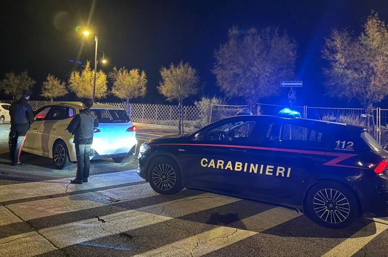 Anzio, gare clandestine in auto nel centro cittadino: due giovani denunciati