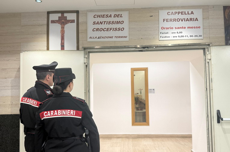 Roma, urina nell’acquasantiera della cappella di Termini: denunciato un cittadino tedesco