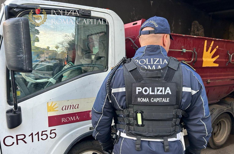 Roma, intervento della Polizia Locale per pulizia e decoro nei sottopassi della Stazione Trastevere