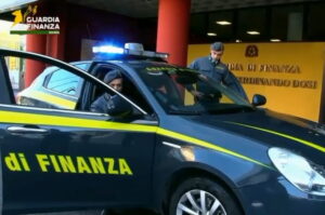 Roma, sequestrate 4,2 tonnellate di botti illegali: otto persone denunciate