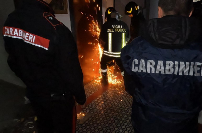 Castel Volturno, operazione antimafia al “Royal Residence”: 11 misure cautelari per traffico di droga e violenze nel condominio