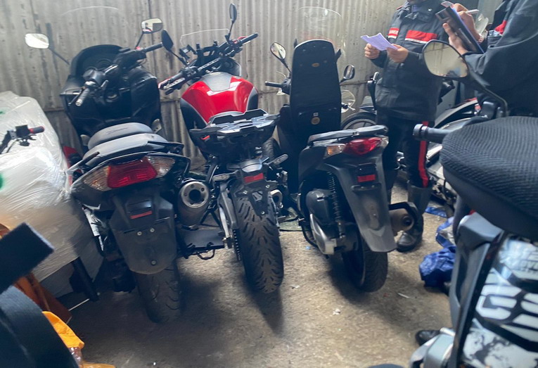 Roma, i carabinieri eseguono custodia cautelare per tre persone indiziate di ricettazione e riciclaggio