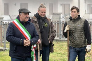 Vitorchiano, piantati tre nuovi alberi ad alto fusto nell’area del Conventino