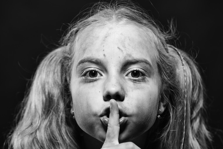 Il silenzio che parla: tra assenza, ambiguità e rivelazione