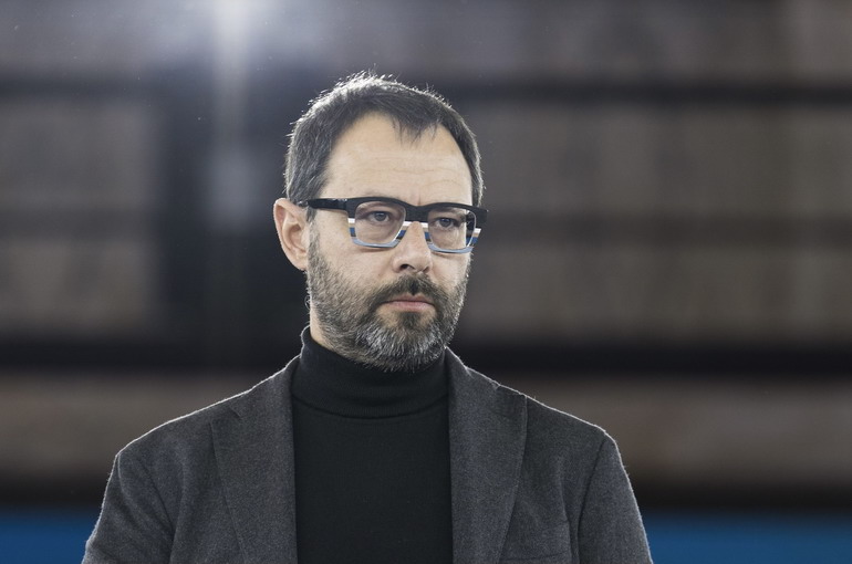 Patuanelli attacca il Governo: “Anticipano le tasse, rinviano le pensioni e tagliano la sanità”