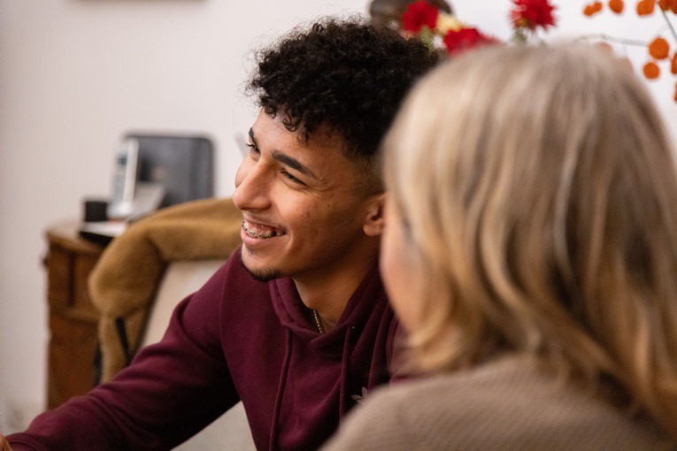 UNICEF inaugura la mostra “In viaggio da te” sul percorso di minorenni e giovani con background migratorio che arrivano in Italia