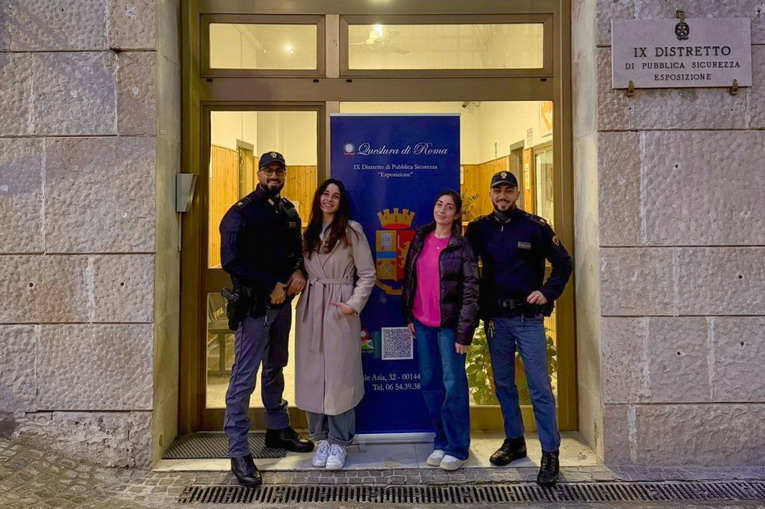 Roma, intrappolate in un seminterrato invaso dall’acqua: due studentesse salvate dalla Polizia