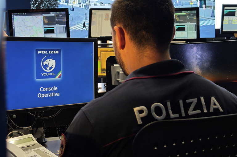 Roma, spaccio tra negozi, auto e abitazioni: sei arresti e una denuncia della Polizia: decisive le segnalazioni YouPol