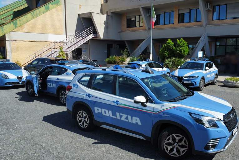 Ostia, documenti contraffatti e spaccio, tre arresti in serie della Polizia di Stato