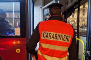 Roma, sicurezza sui trasporti: due arresti dei Carabinieri per furti su autobus e metropolitana