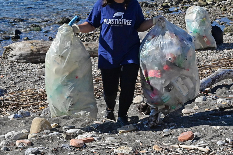 Ambiente, Plastic Free: “La Terra non può permettersi passi indietro. E noi nemmeno”