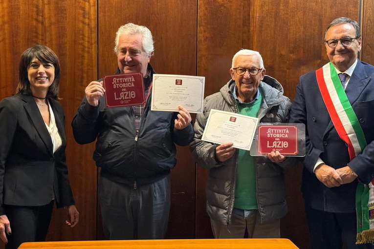 Fiumicino, consegnate le targhe “Attività Storica del Lazio” a Fotottica Aldo e allo stabilimento Toni