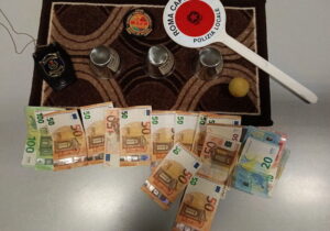 Roma, truffa delle tre campanelle: quattro persone fermate in via del Corso