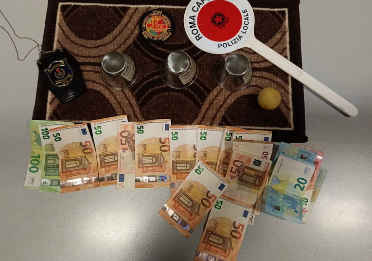 Roma, truffa delle tre campanelle: quattro persone fermate in via del Corso